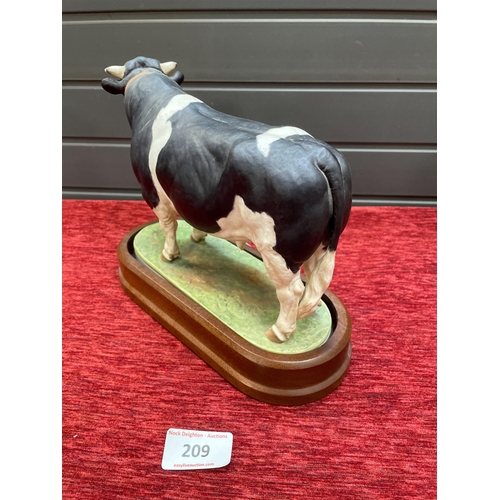 209 - ROYAL WORCESTER BULL