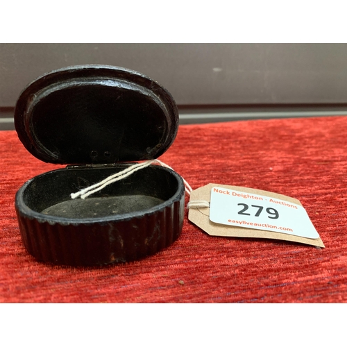 279 - PAPIER MACHE SNUFF BOX