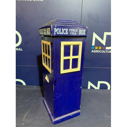 388 - POLICE CALL BOX