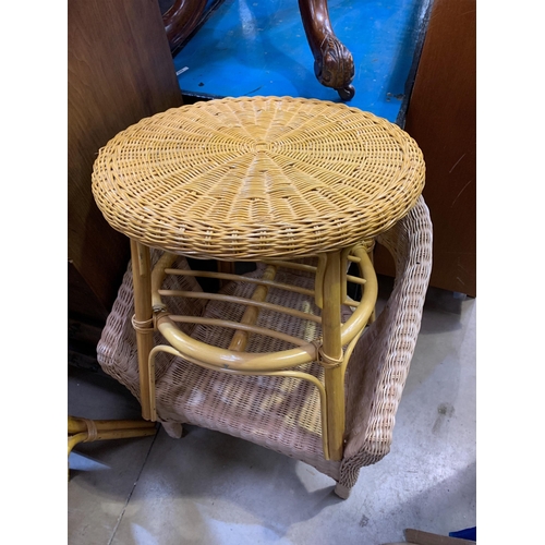 479 - WICKER CHAIRS & TABLE