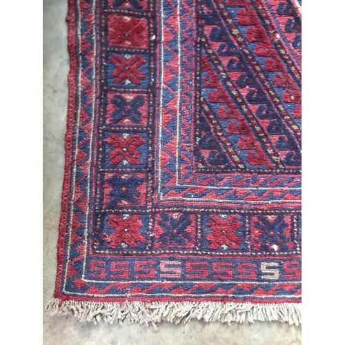 240T - RUG 128 cm X115cm