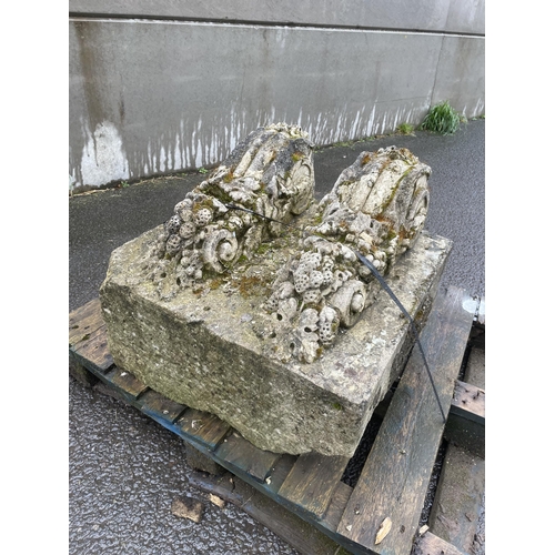 10 - LARGE STONE CORBLE