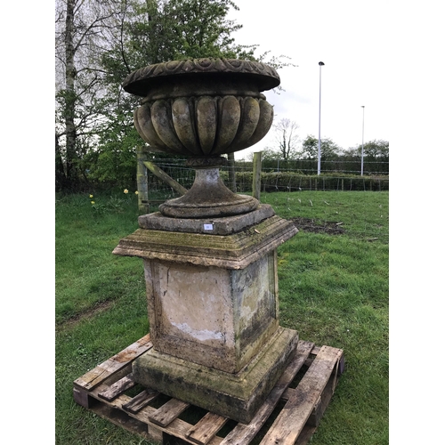 11 - HADDLESTONE URN & PLINTH