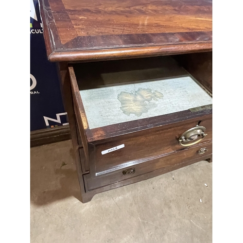 126 - MAHOGANY CHEST OF DRAWERS