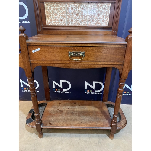 109 - VICTORIAN MAHOGANY WASHSTAND