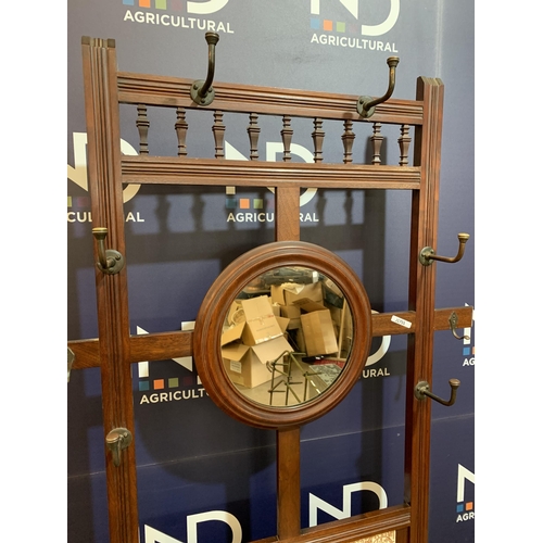 109 - VICTORIAN MAHOGANY WASHSTAND