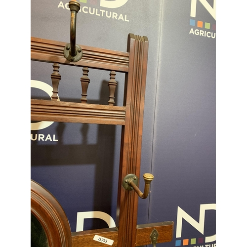 109 - VICTORIAN MAHOGANY WASHSTAND