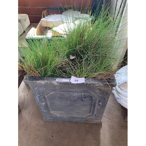 69 - GARDEN PLANTER