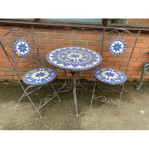 72 - GARDEN TABLE & CHAIRS