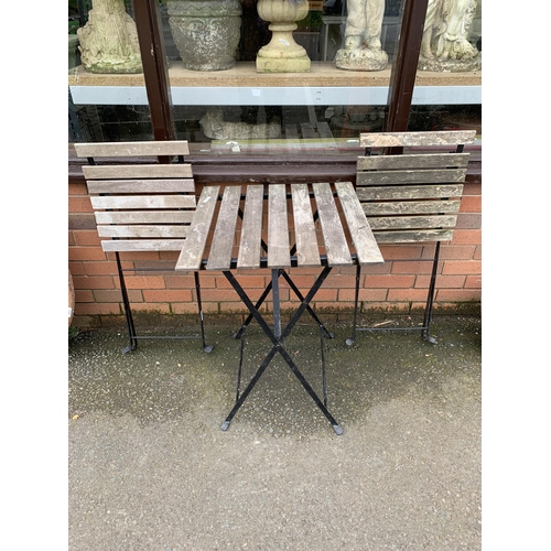 83 - GARDEN TABLE & CHAIRS
