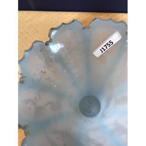 99 - DECORATIVE GLASS VASE AF