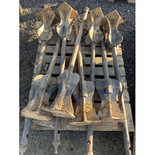 15 - VICTORIAN CAST IRON FENCING