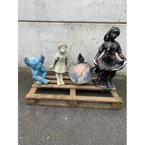 46 - GARDEN FIGURES