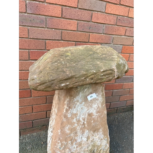 44 - LARGE 16TH CENTURY CARVED STADDLE STONE