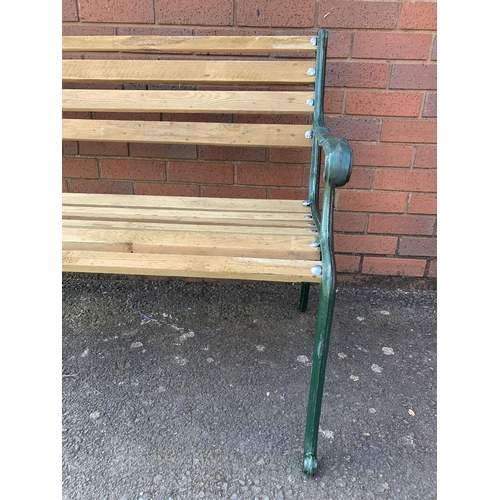 22 - CAST BENCH