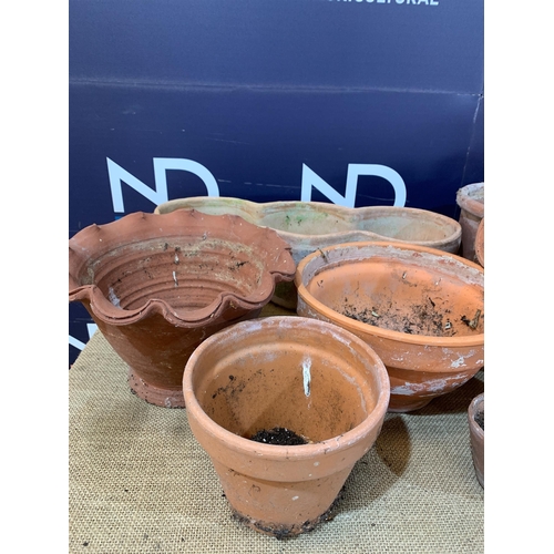 40 - QTY OF TERRACOTTA POTS