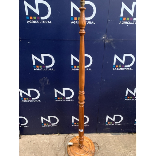 833 - LAMP STAND