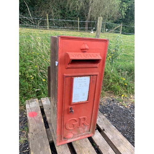 120 - LARGE CAST POSTBOX