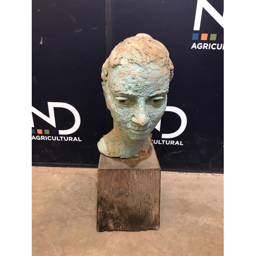 17 - TERRACOTTA HEAD ON WOODEN BASE AF