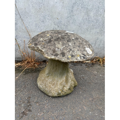 111 - COMPOSITE STONE MUSHROOM