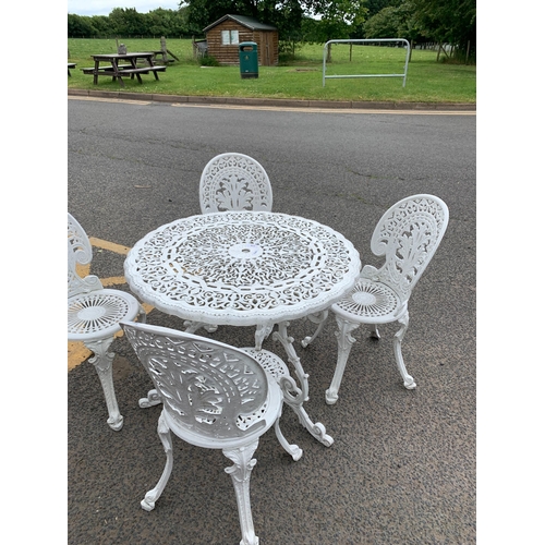 158 - GARDEN TABLE & CHAIRS