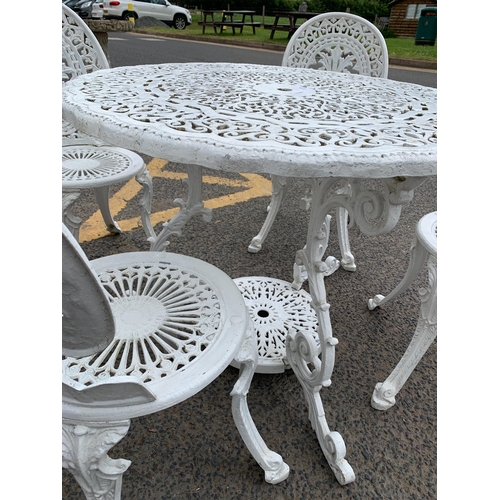 158 - GARDEN TABLE & CHAIRS