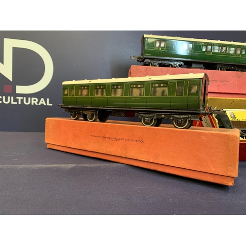 173 - 3 HORNBY COACHES