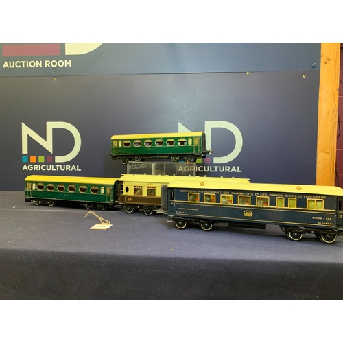 178 - HORNBY COACHES