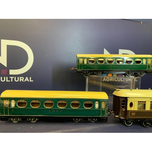 178 - HORNBY COACHES