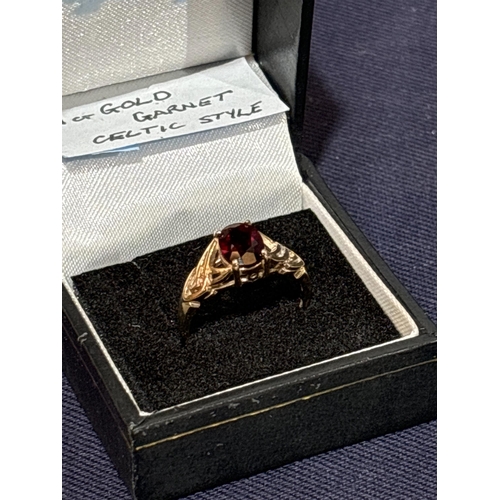 374 - 9CT GOLD GARNET RING