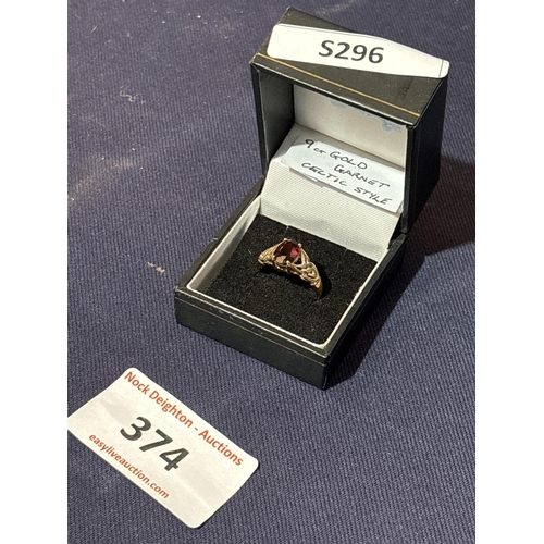374 - 9CT GOLD GARNET RING