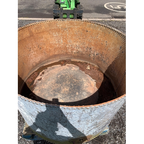 42 - LARGE HEAVY GALVANISED ROUND TROUGH