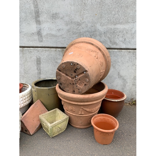 7 - QTY OF GARDEN POTS