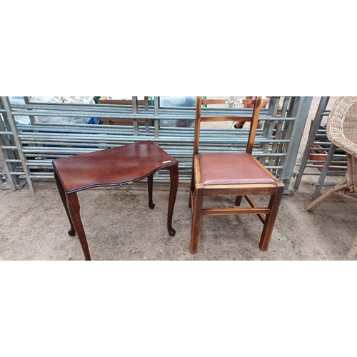 830 - CHAIR & SIDE TABLE