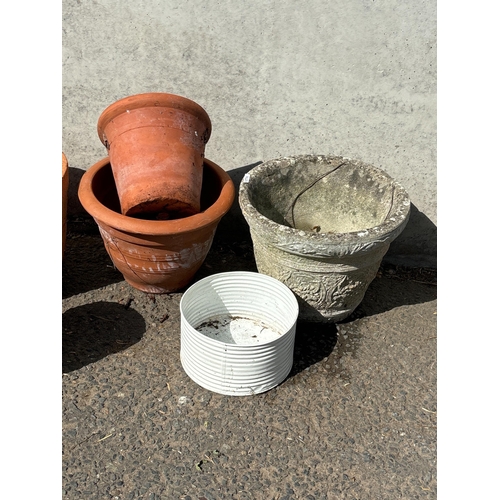 132 - QTY OF GARDEN POTS