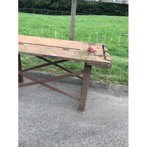 16 - INDUSTRIAL CAST TABLE