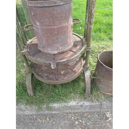 24 - CAST IRON CIDER PRESS