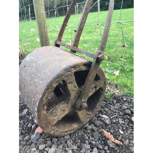 43 - SMALL VICTORIAN GARDEN ROLLER