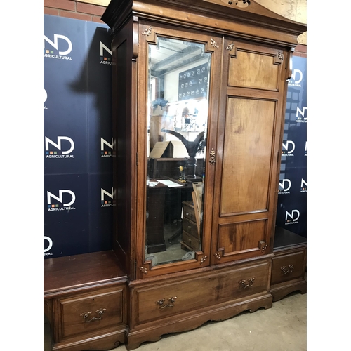 176 - DRESSING TABLE