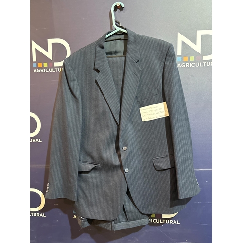 302 - MENS SUITS