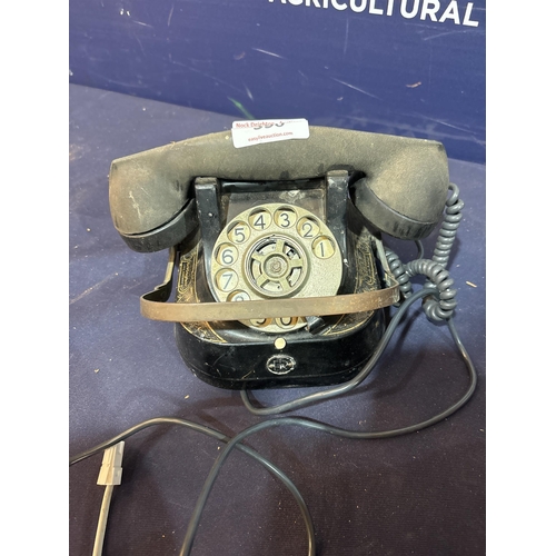 390 - VINTAGE TELEPHONE