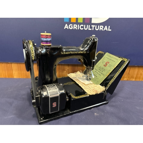 469 - SINGER SEWING MACHINE