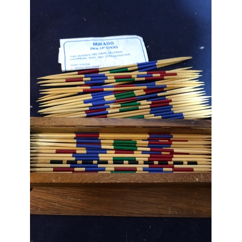 584 - BOXED WOODEN GAMES & WEIGHTS