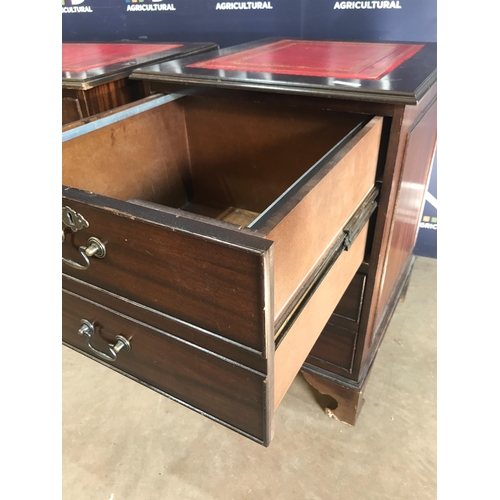 709 - OAK TWIN PEDESTAL DESK & FILING CABINET