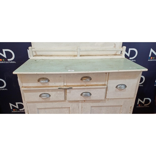 772 - CHEST OF DRAWERS