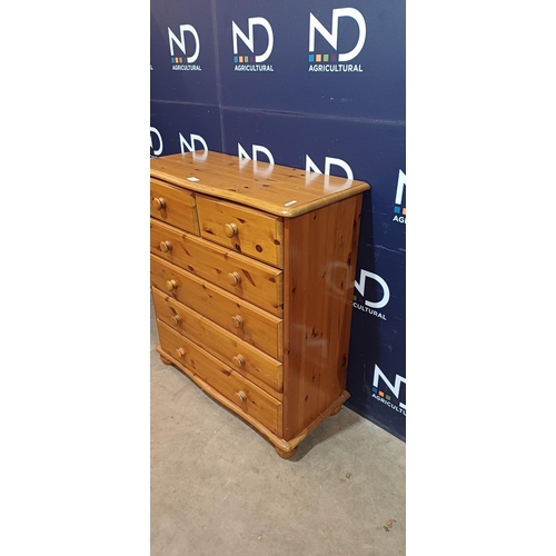 812 - CHEST OF DRAWERS