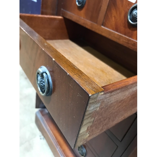 837 - SET OF DRAWERS