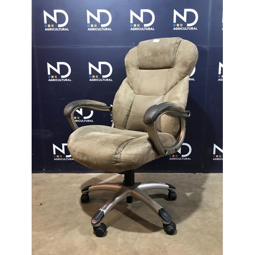 841 - OFFICE CHAIR