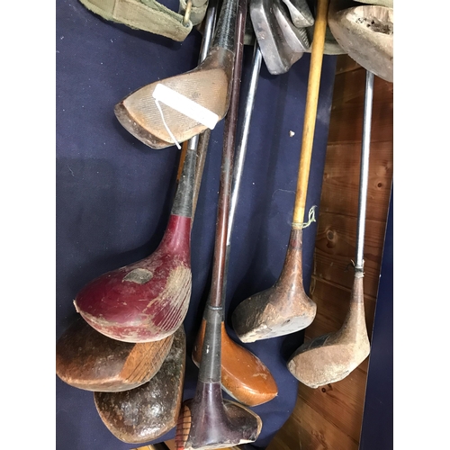 915 - GOLF CLUBS