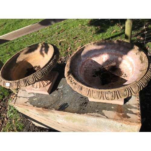 239V - TERRACOTTA URNS